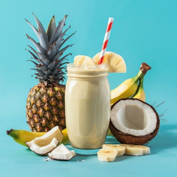Banana_pineapple_and_coconut_smoothie_03